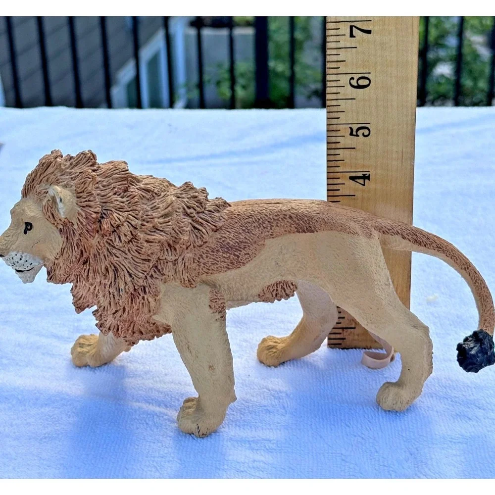 Safari Ltd Male Lion Figure Wildlife Animal Toy Figurine Realistic Big Cat